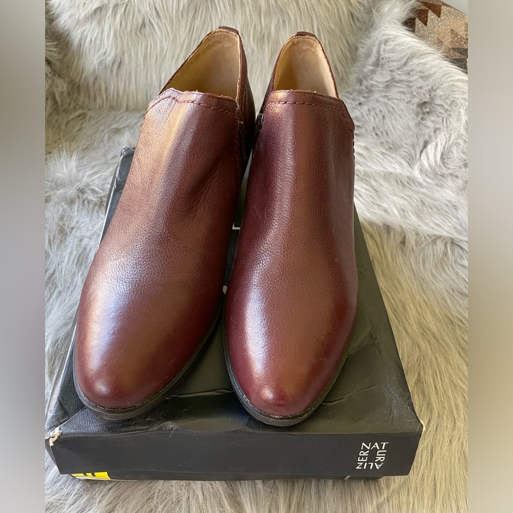Woman’s Nwot Naturalizer Zaire Ankle Boots